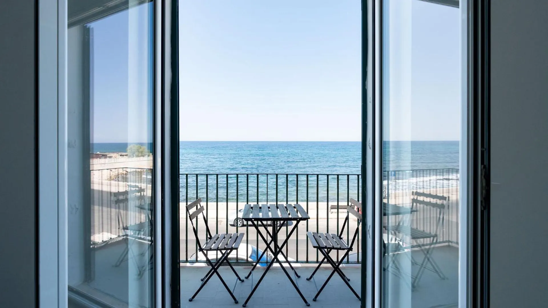 The Sea Outside Apartments By Wonderful Italy Bari Italia